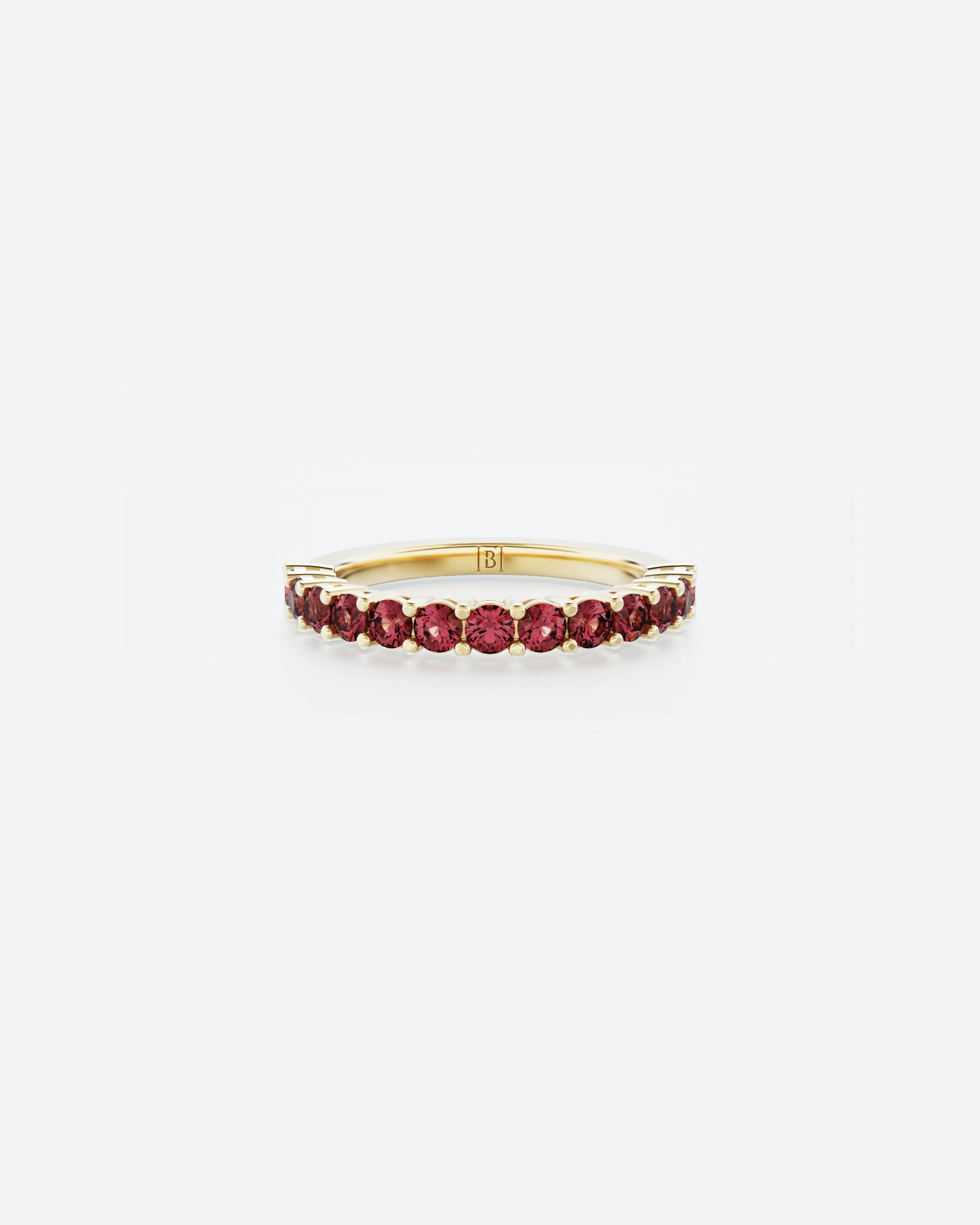 0.80ct Pusine juostele su granatais