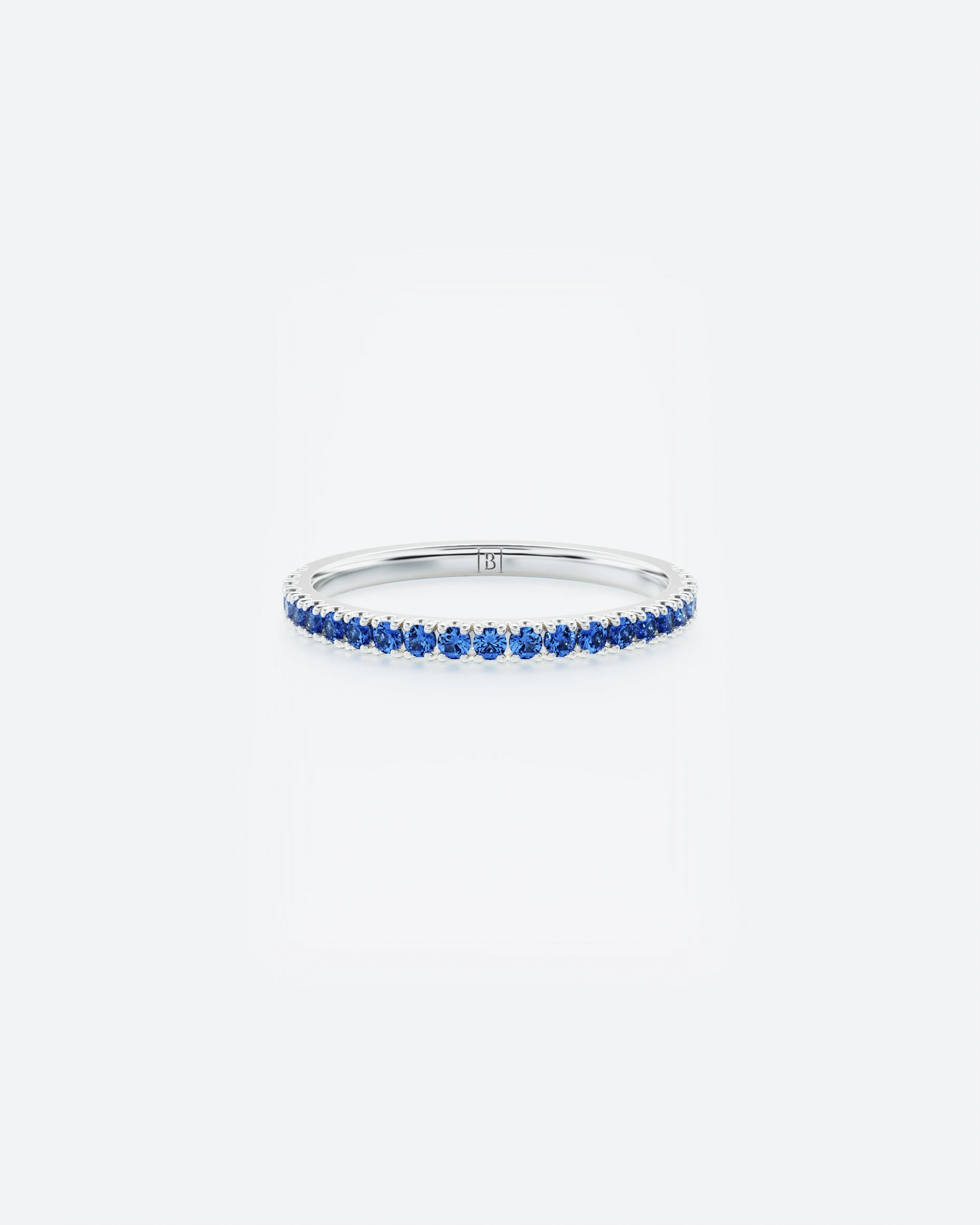0.30ct Juostele su naturaliais safyrais