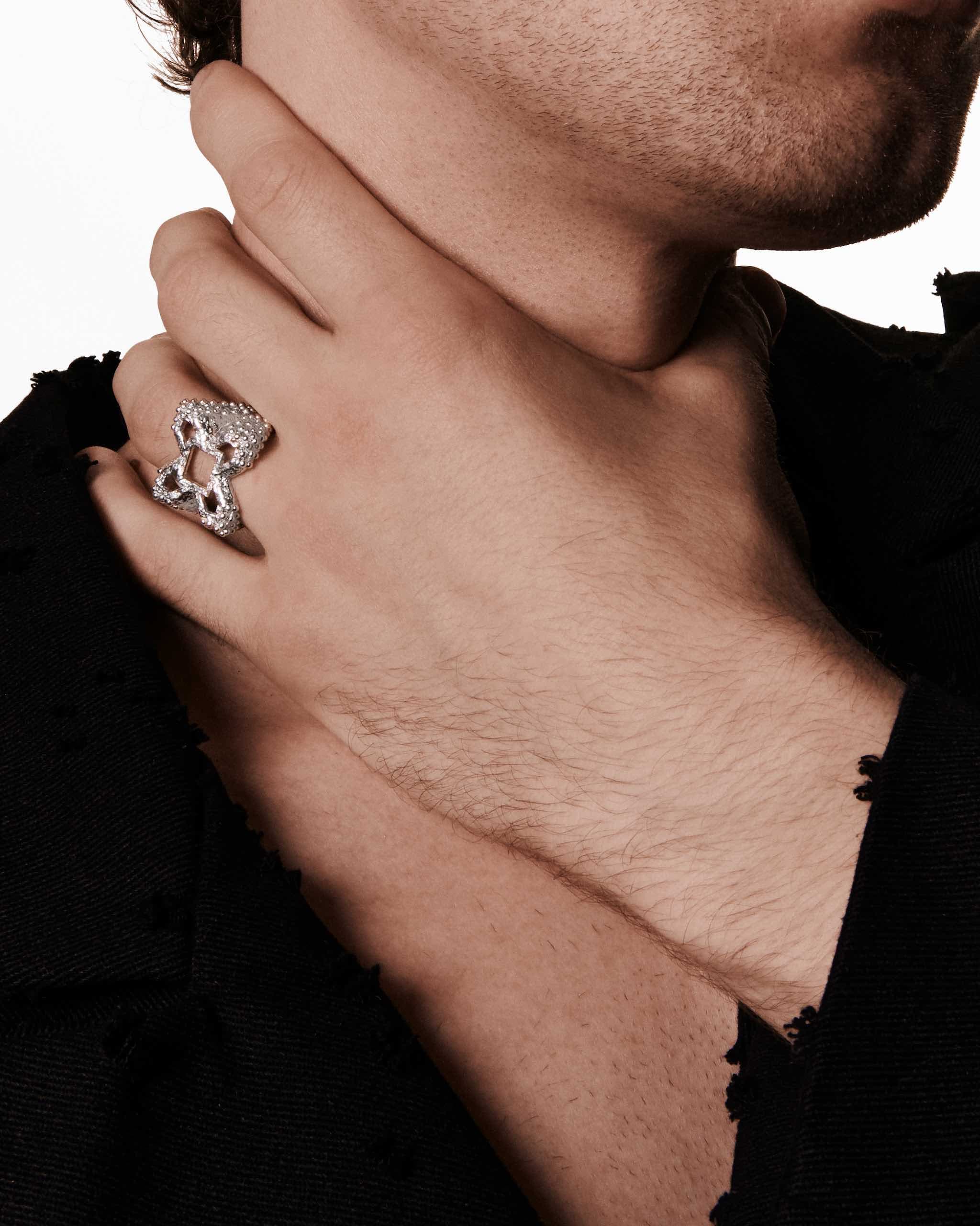 v2 signature ring